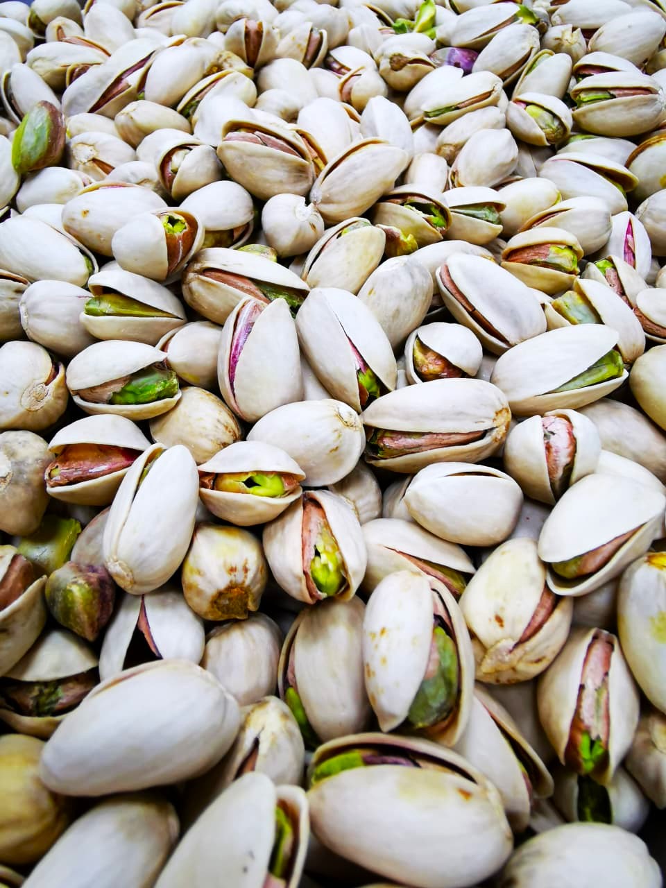 Raw pistachios from USA – natural unsalted healthy nuts
